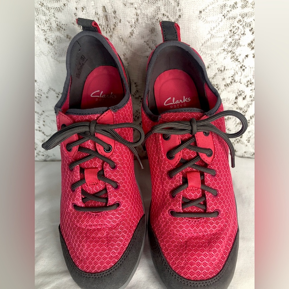 Clarks Privo Women’s size 8 Walking Shoe, low top mesh sneakers, Pink & Gray